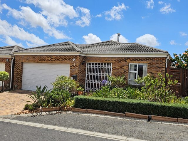  11 CORMORANTS SUNBIRD CRESCENT, D'urbanvale, Durbanville 